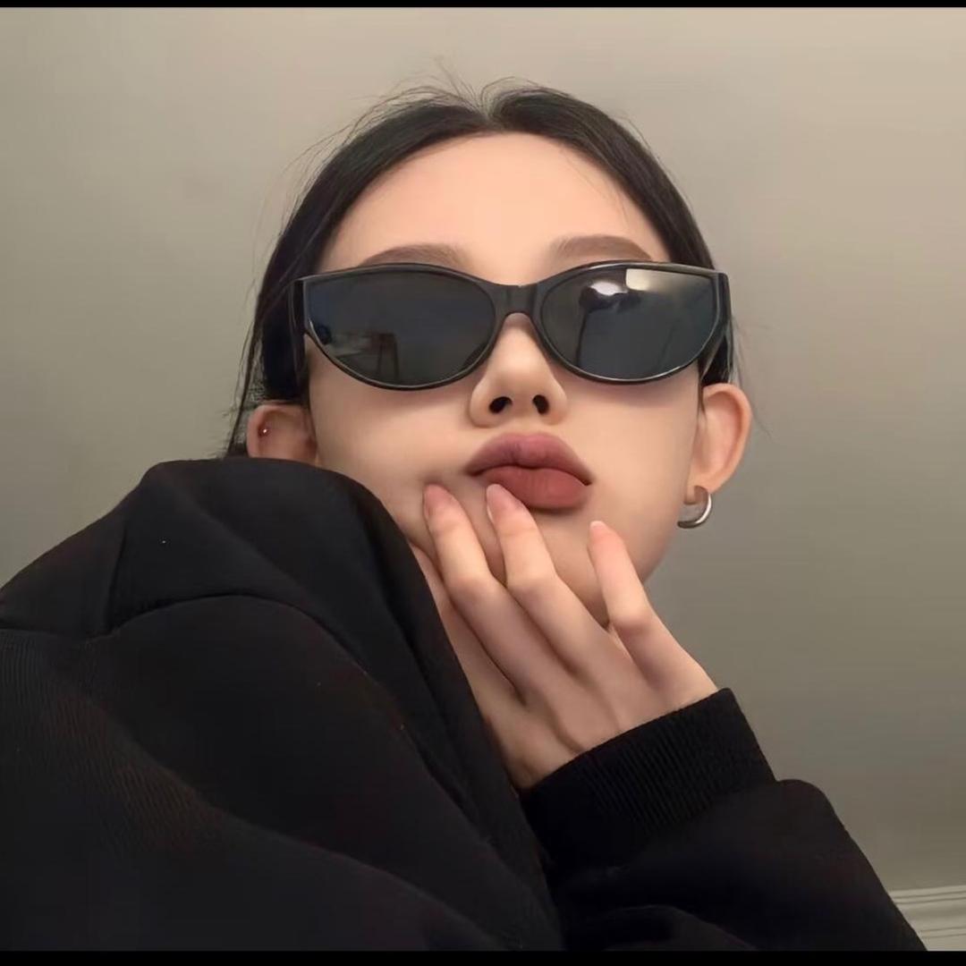 DM•