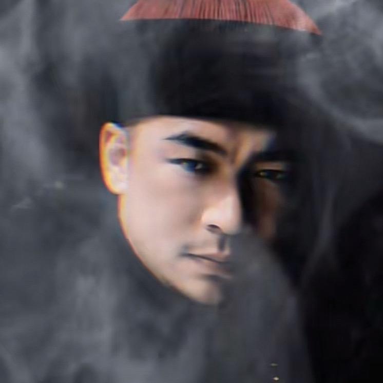 带着军火库的男人