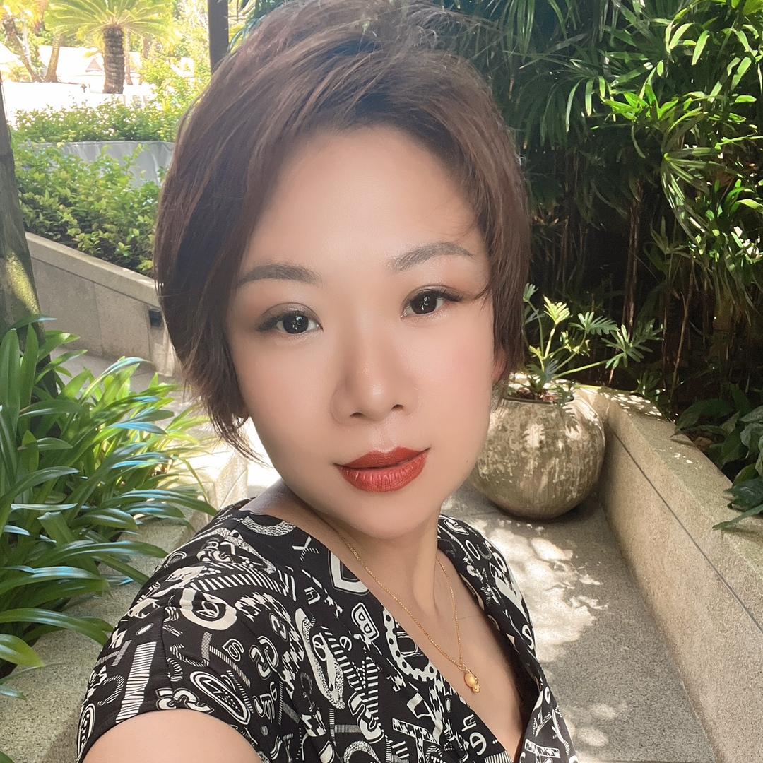 短发秀出气场√侯总