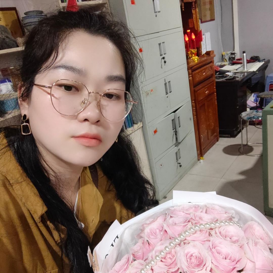 贵族家居老板娘