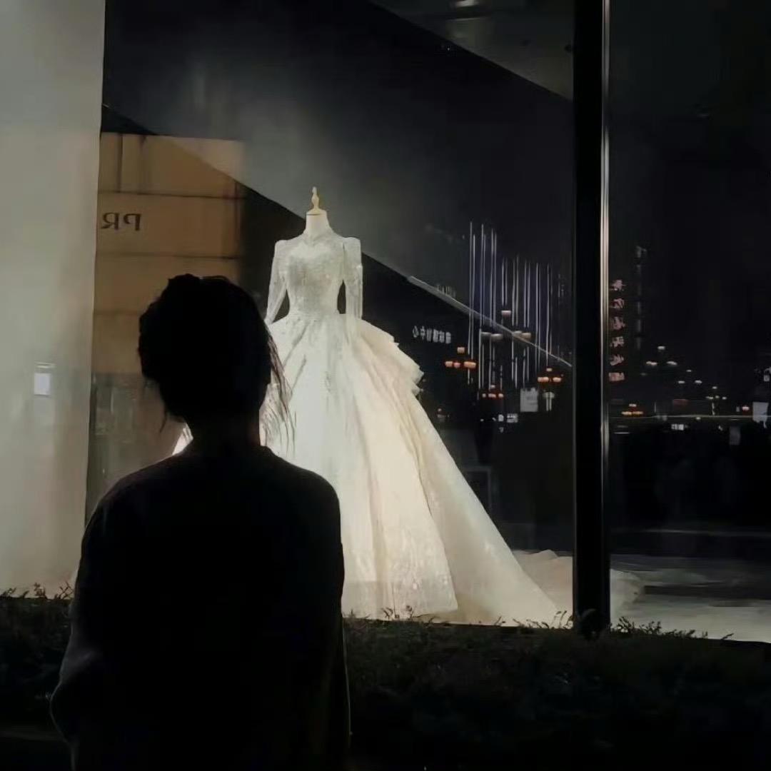 不与梨花同梦。