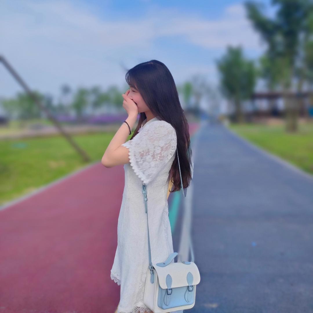 呂小琴.