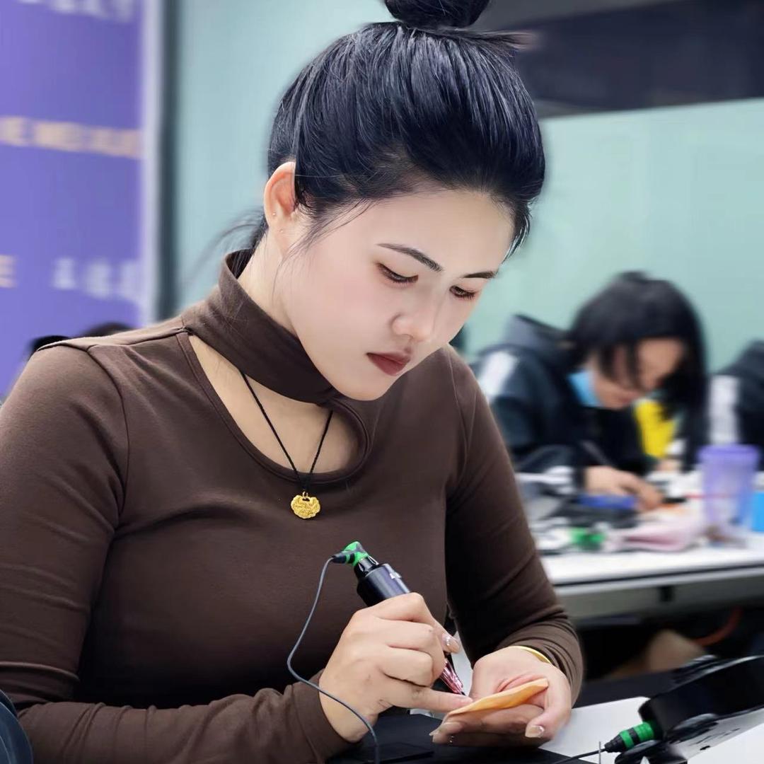 美人汇 英子