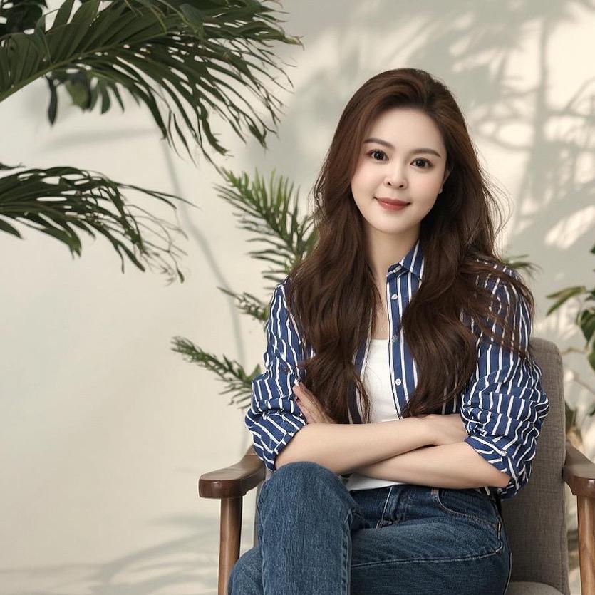 安徽展柜定制女厂长