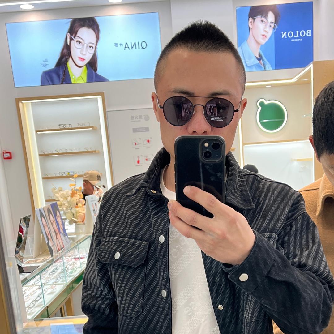 所谓坚强╮都是伪装