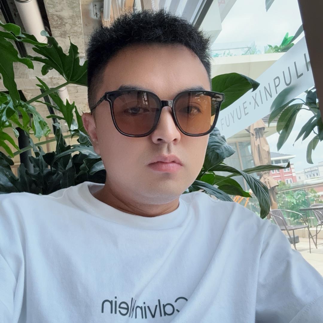 小哥🧍‍♂️爱财