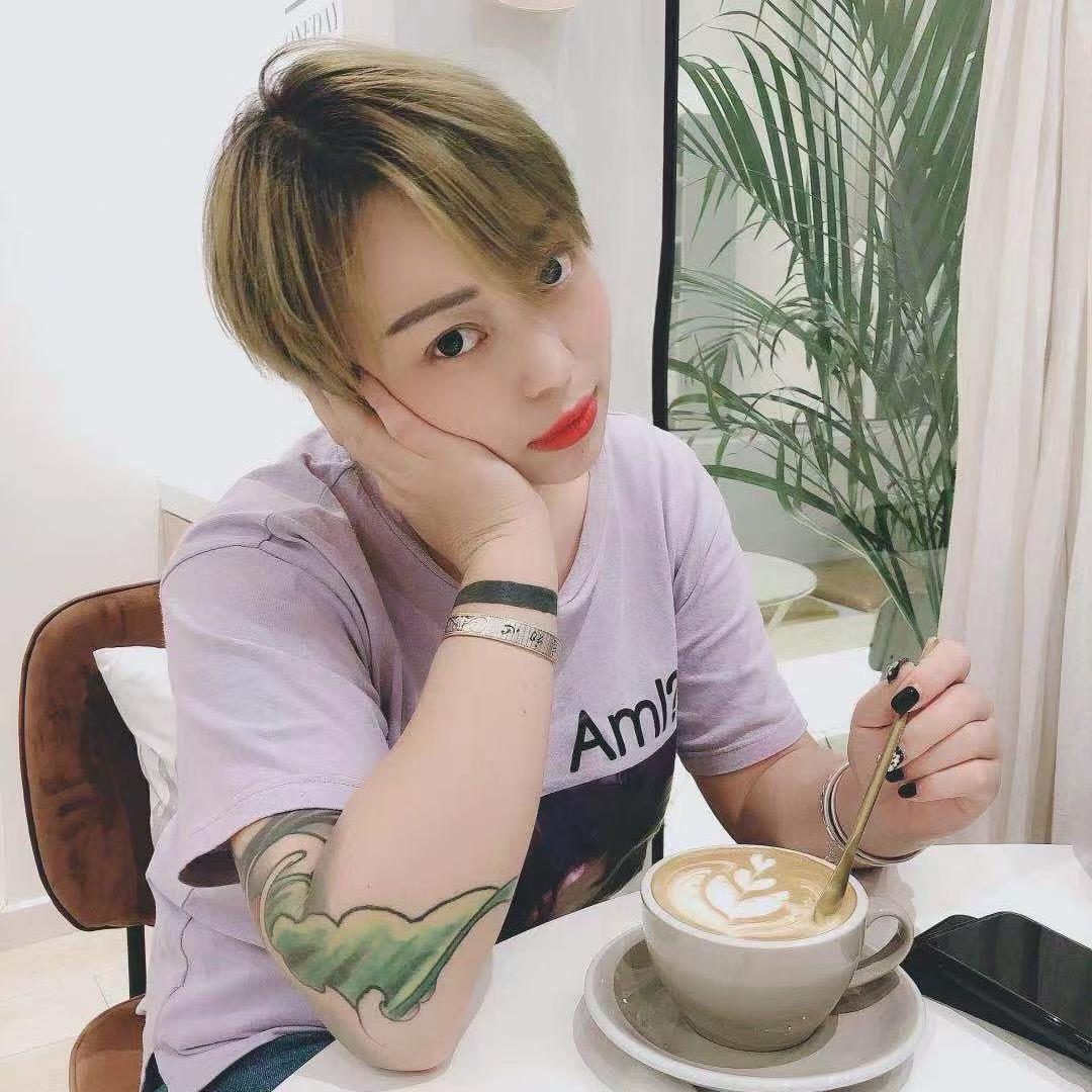 刘肥肥大喜女装