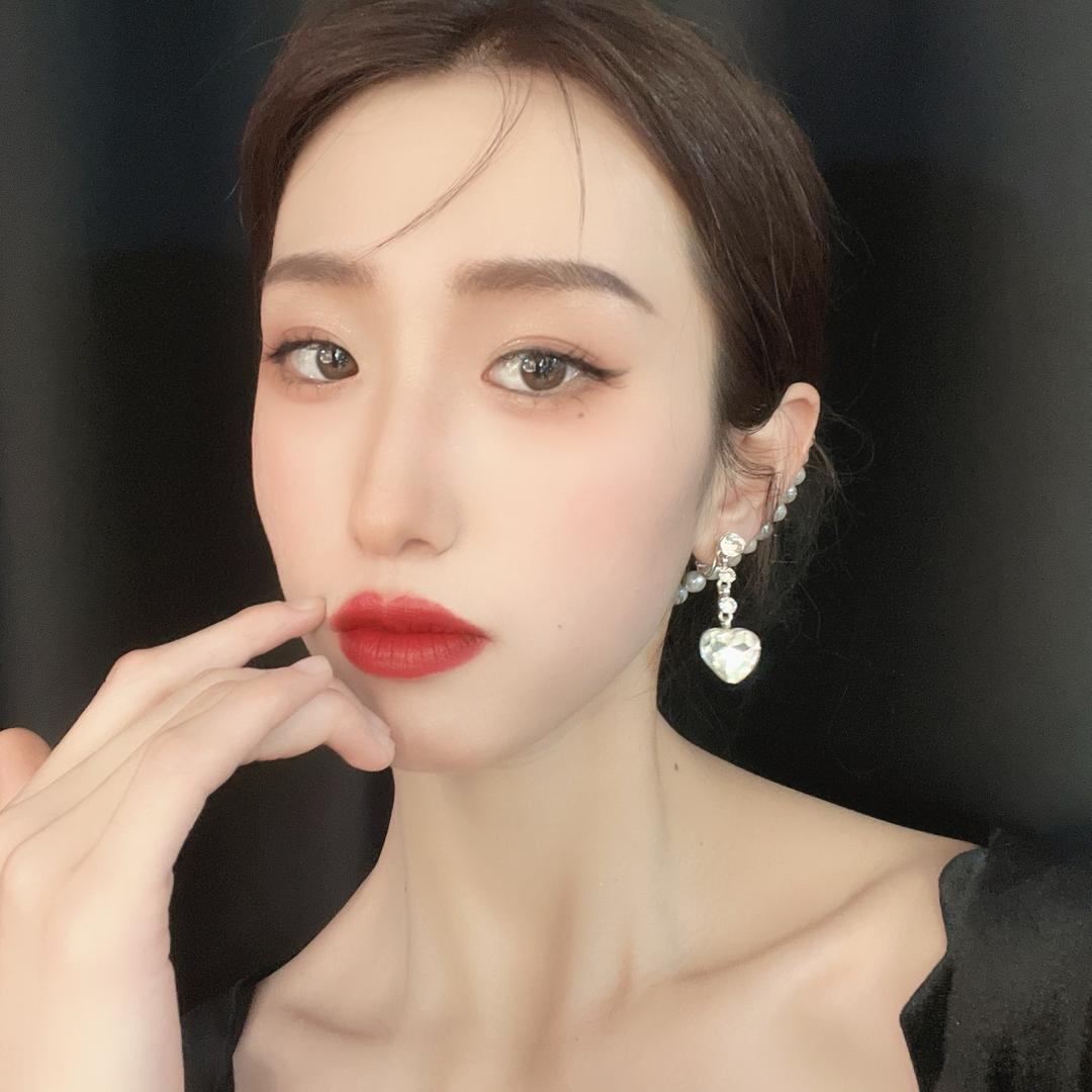 我是可爱的小圆脸๑๑