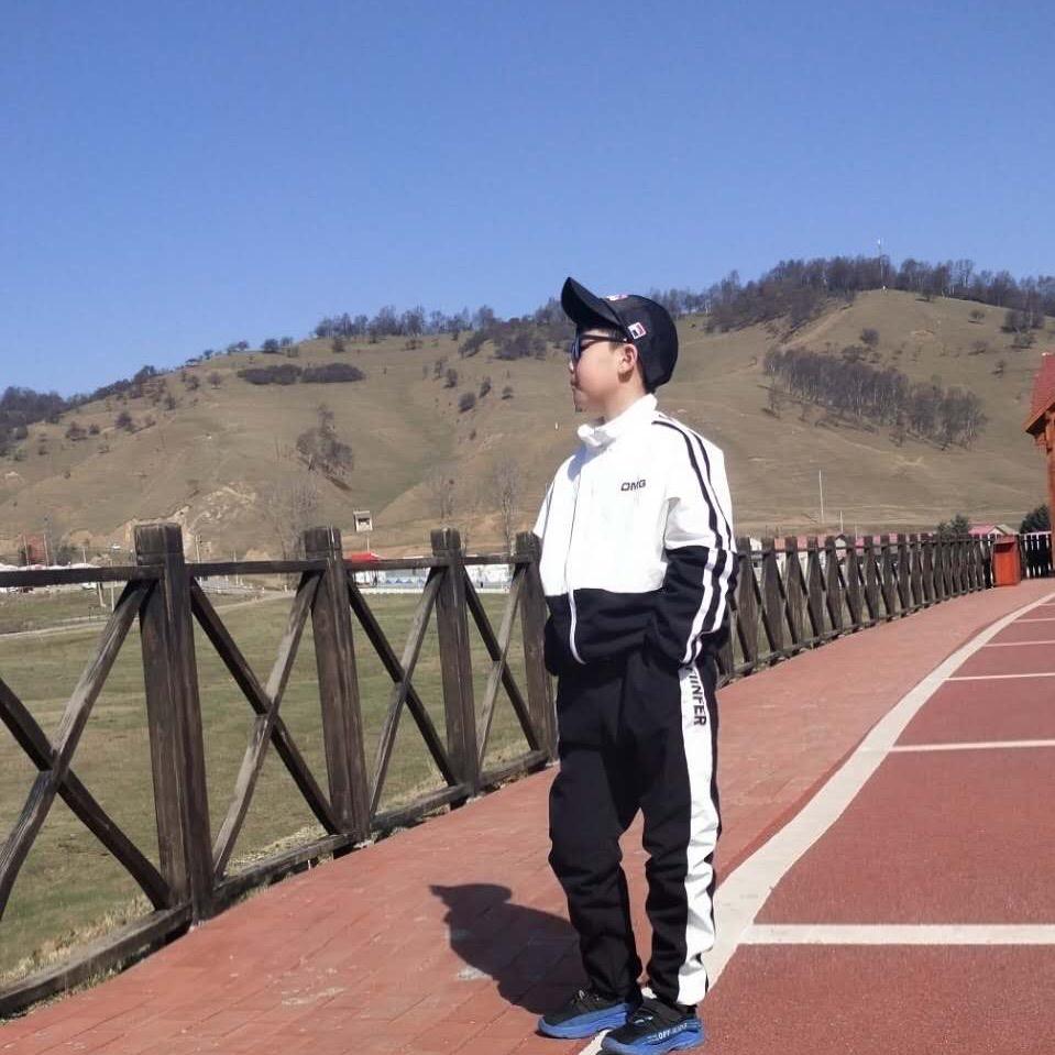 天天向上的小伙