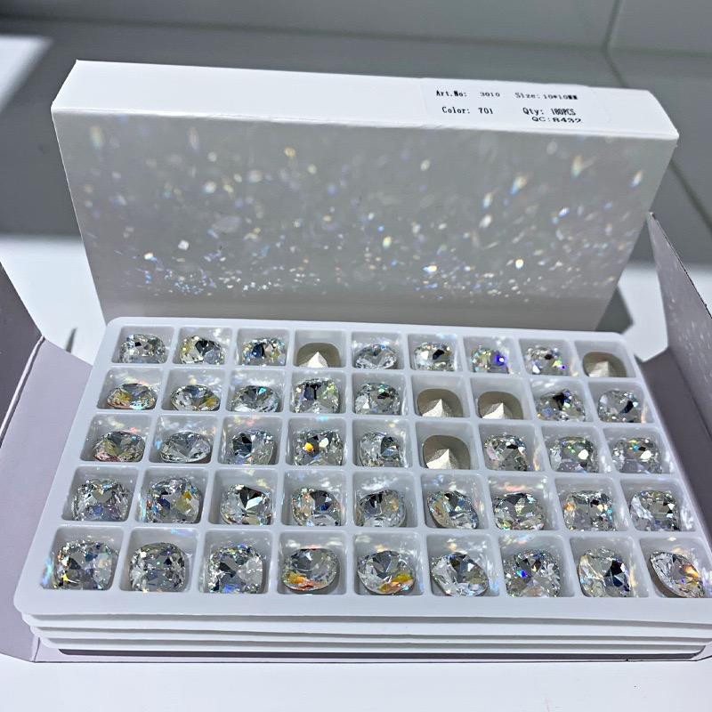 YOUYOU轻奢美甲饰品店