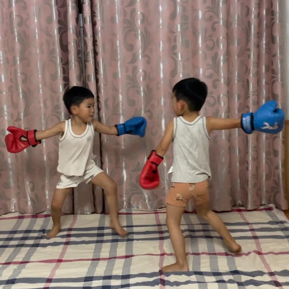 双胞胎糖糖果果