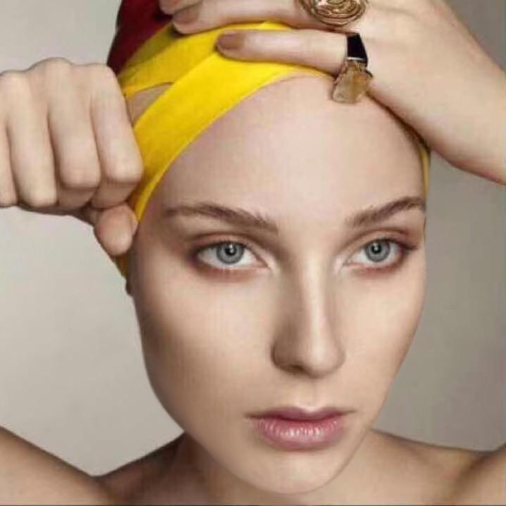 穿白大褂的闹闹妈妈