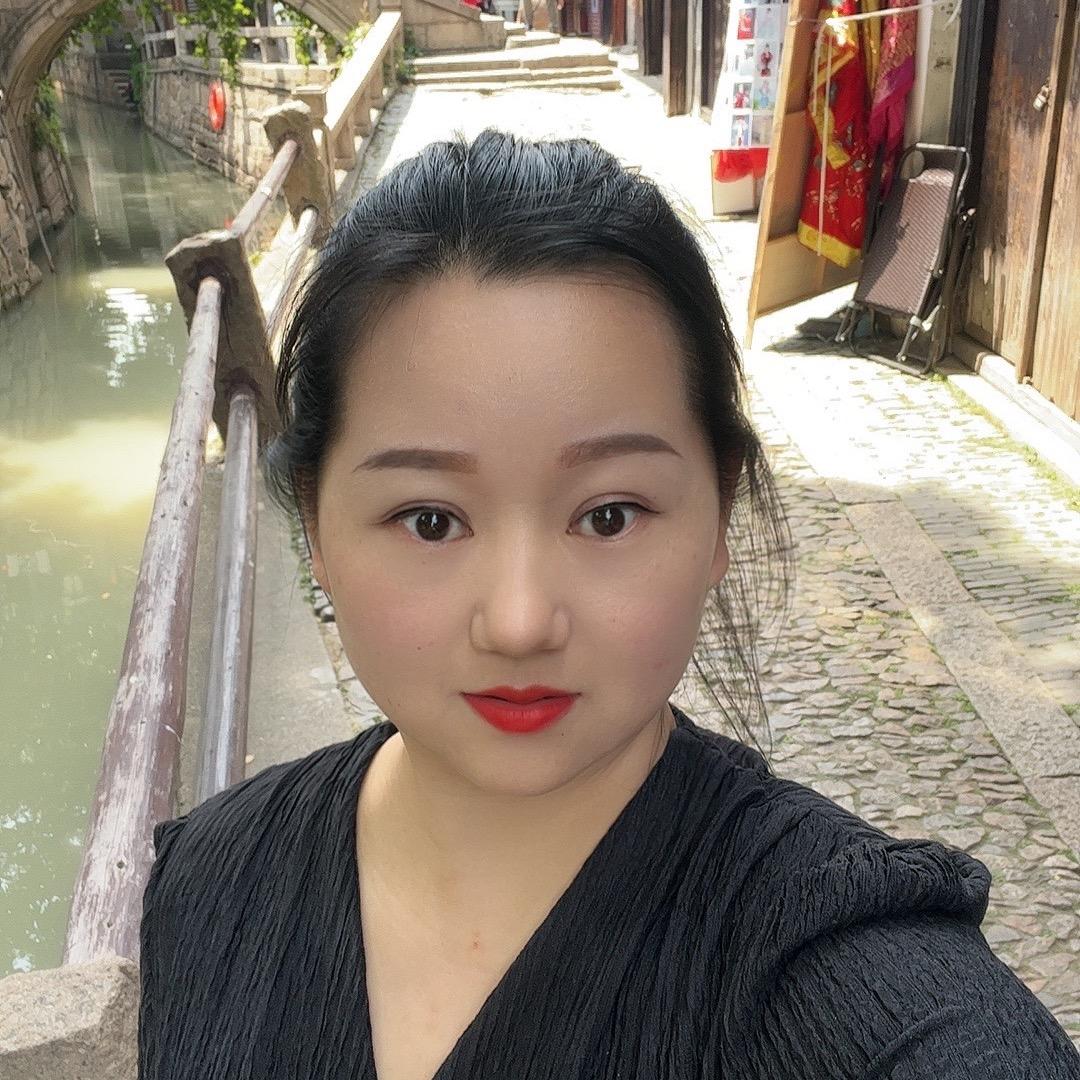晓晓：商丘馨艾米内衣集合店