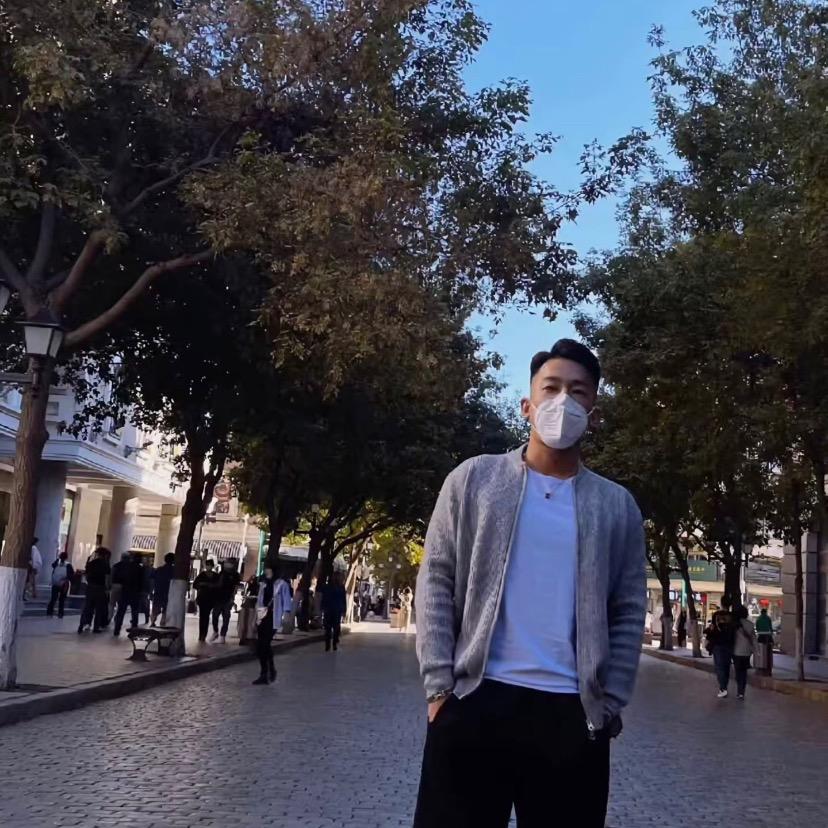 站前彭于晏