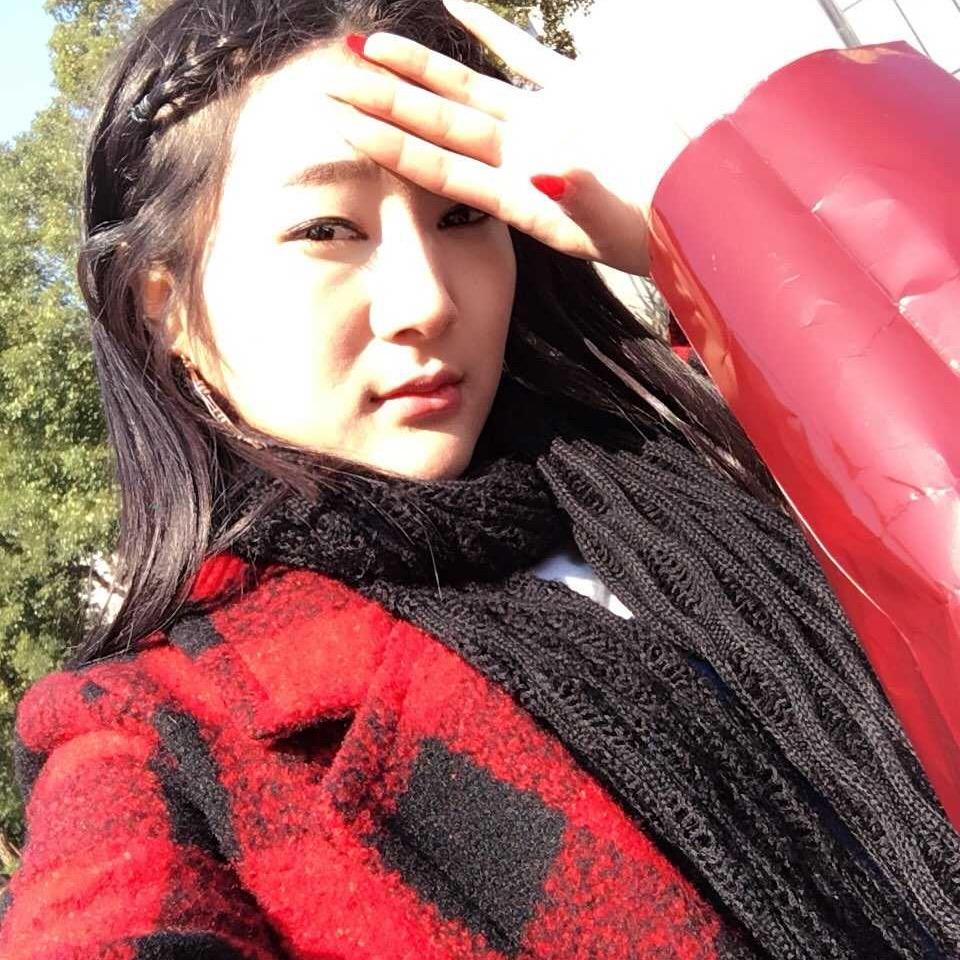雅 $ 妍儿