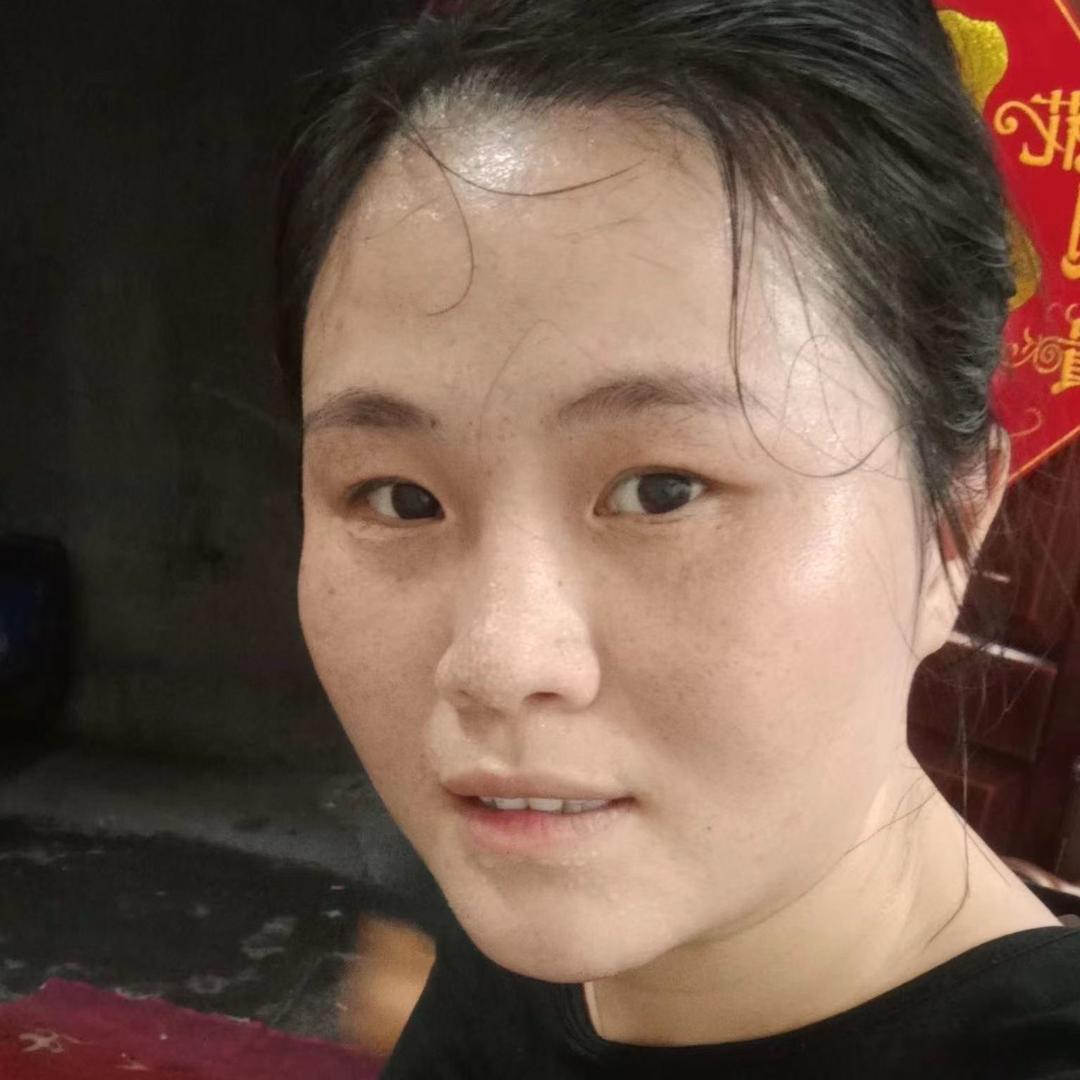 大胆雕女
