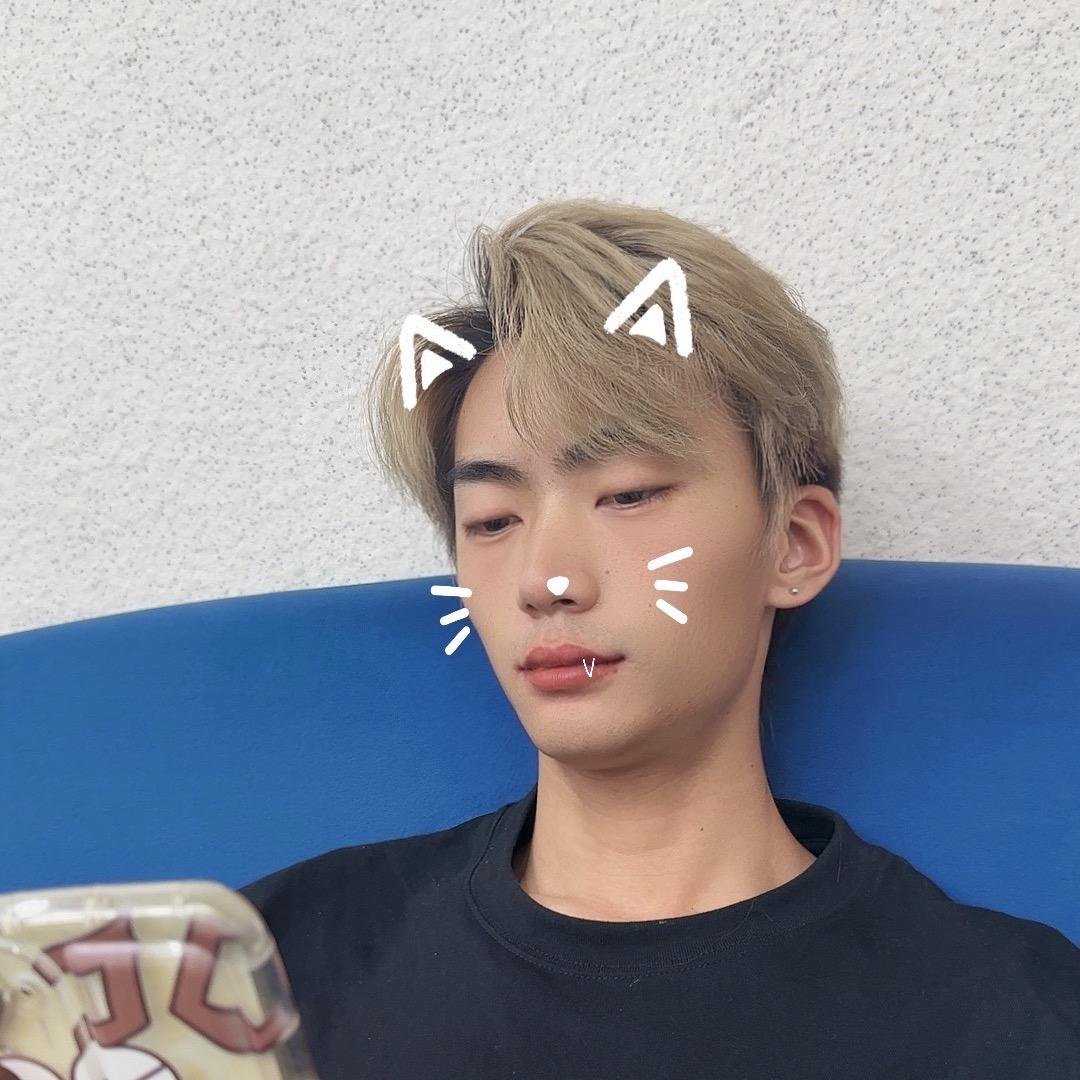 启航男士理发馆黄建