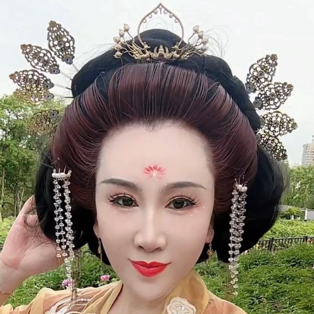 秀梅护肤造型