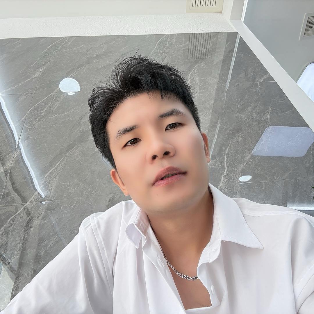 向上Salon发型设计【阿健】