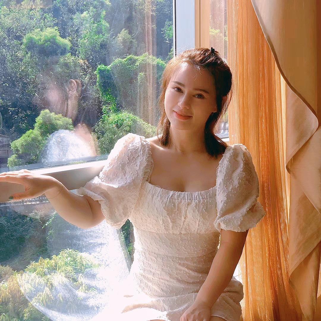 天蝎卷毛女