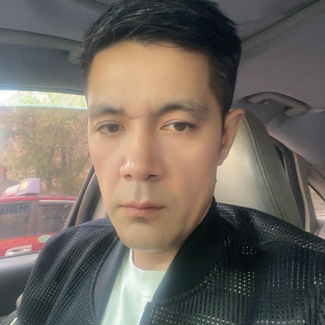 对称装饰创始人
