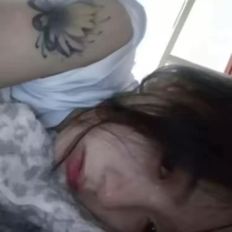 依歌.