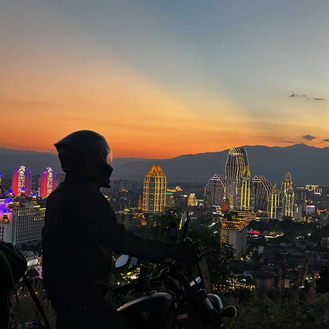 阿峰在摩旅