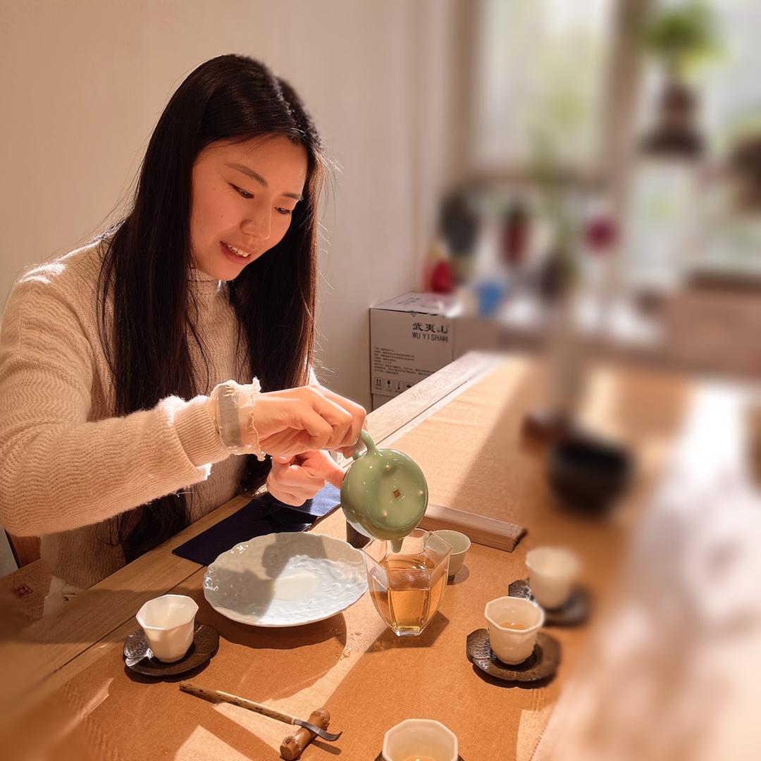楠楠爱喝古树茶