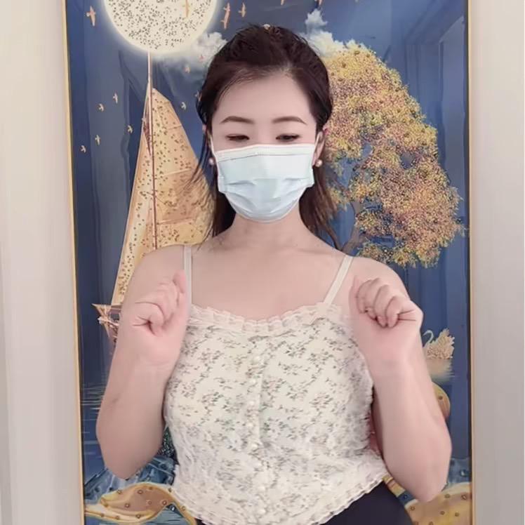 蒙面女狼