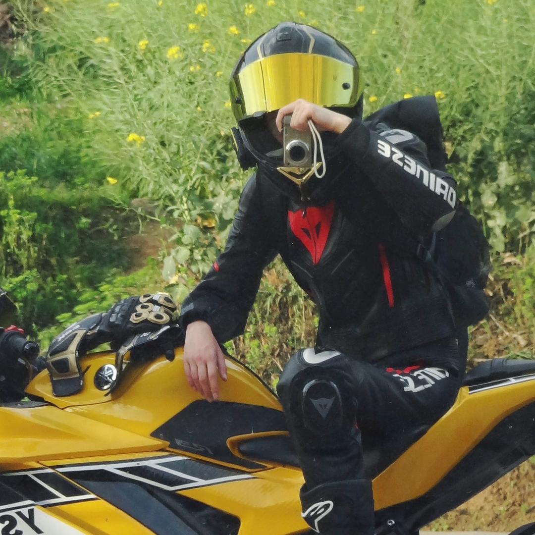 戴头盔的小豆芽