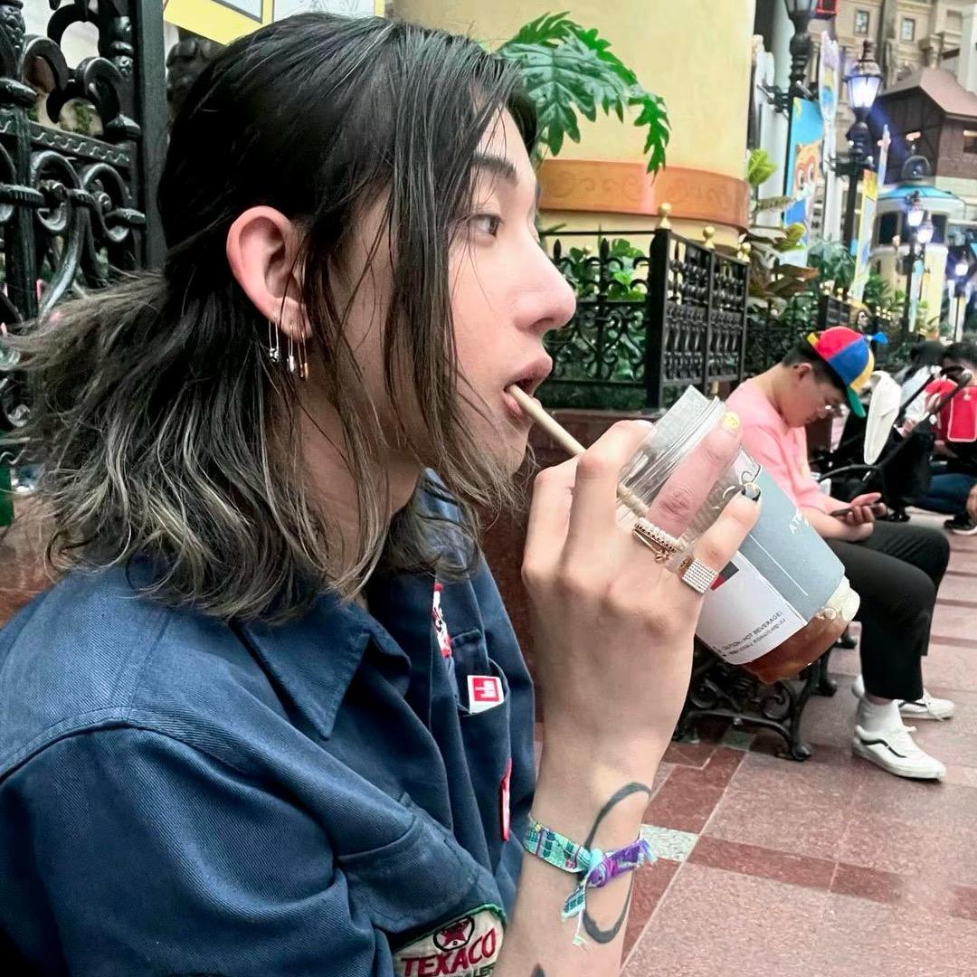 薇尔莉特.