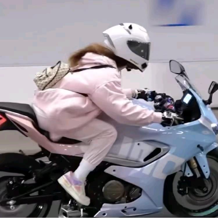 颜九 ໊ོ骑不快