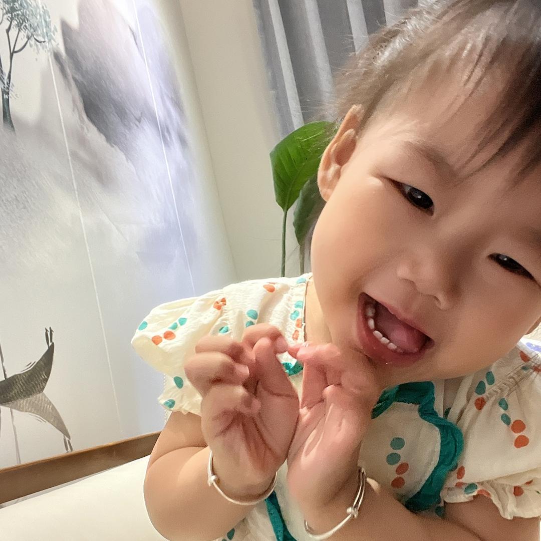 小小何吖