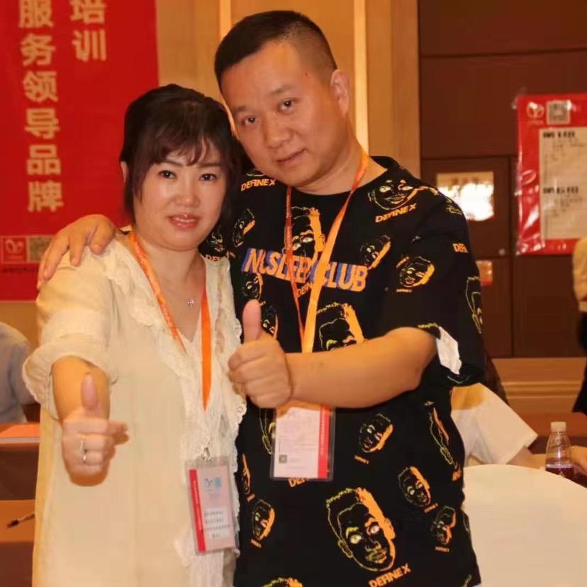 湖北鸿容时尚服饰（不定时直播）