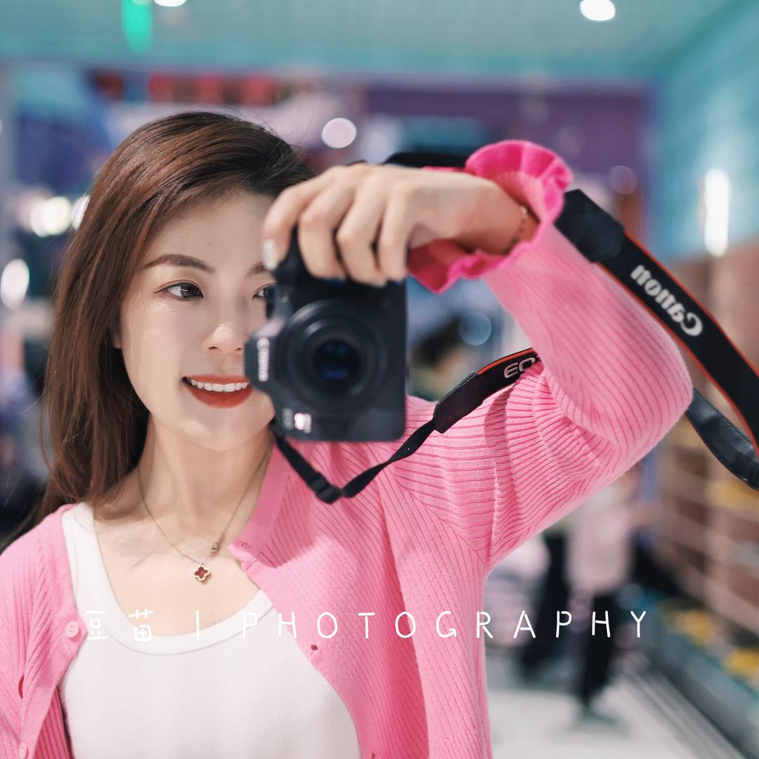 大额头爱拍照📸