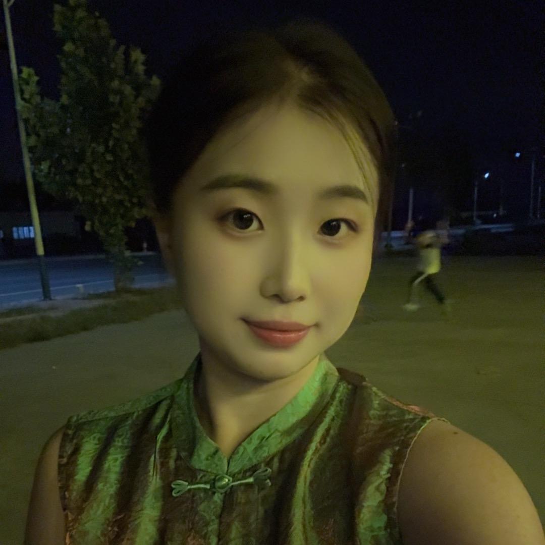 彤彤子.