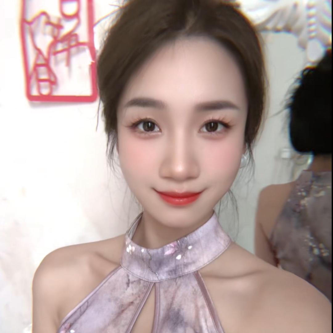 陈圆圆 。