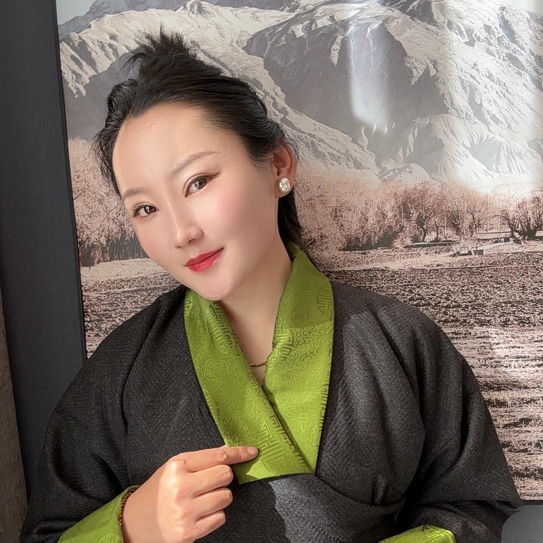 《帕灵霞》传统优美藏装店大号