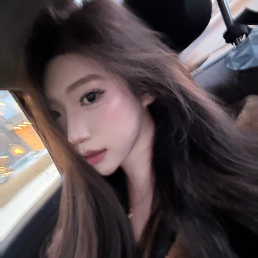 性感前凸后翘美艳大蟑螂