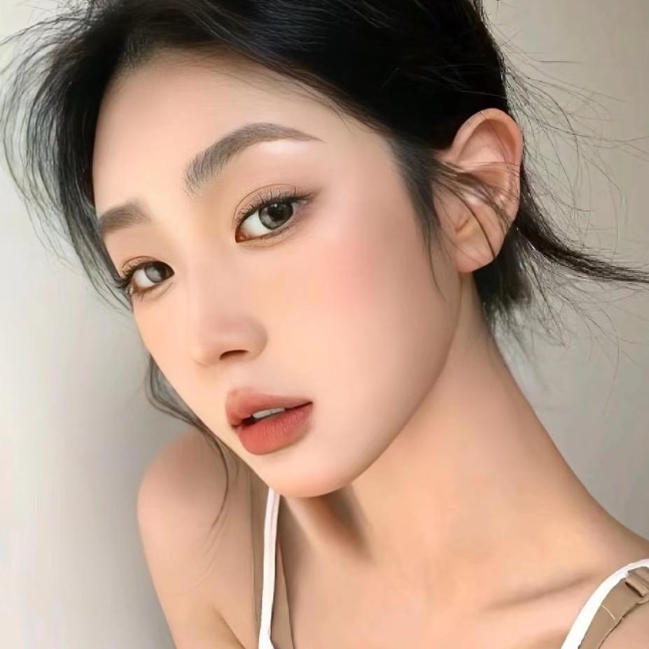 小诺 .