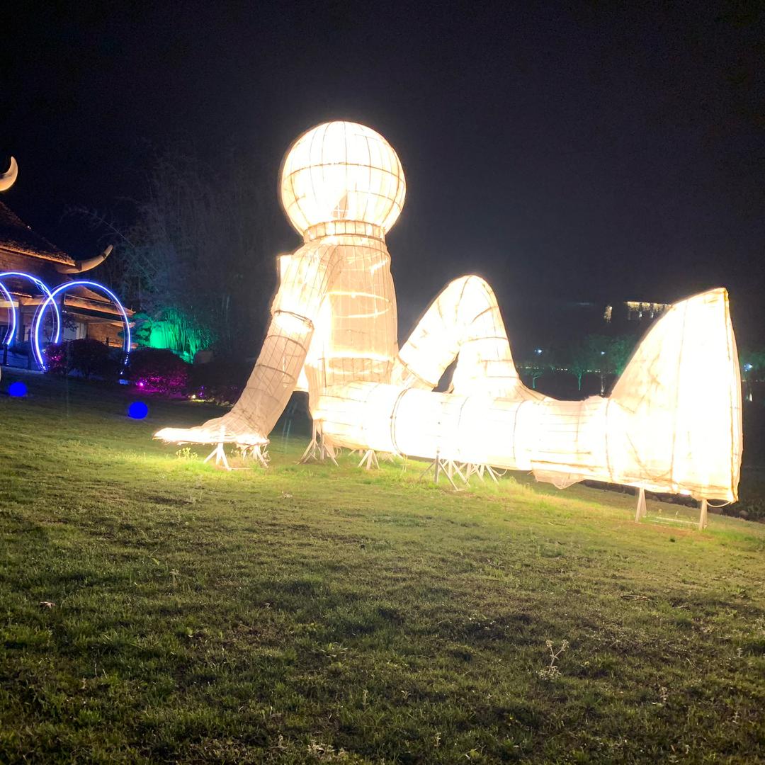 小怪兽打凹凸曼^_^🙈