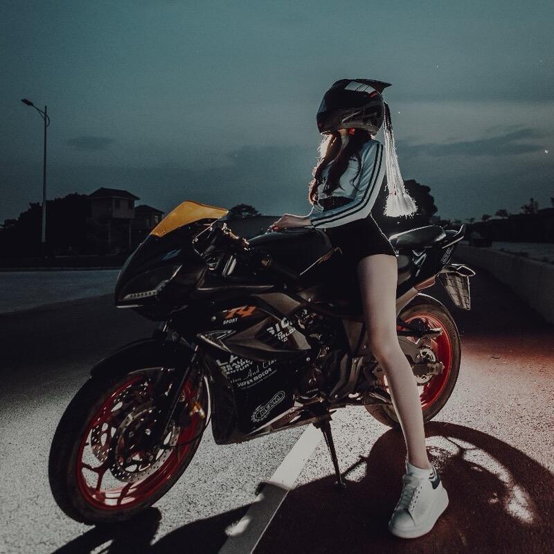 小芳拍车