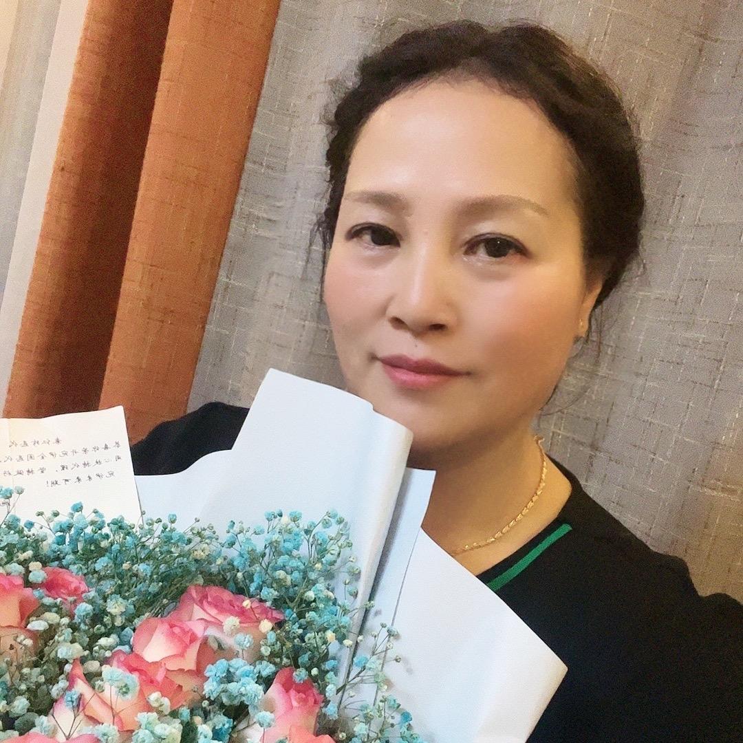靓依坊红珍服饰