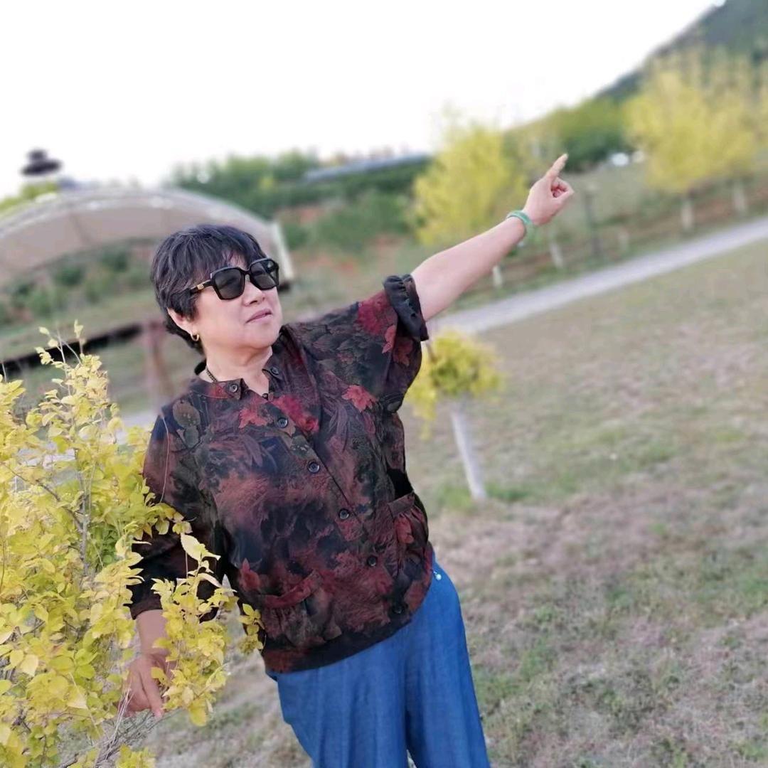 君子兰对红海堂花