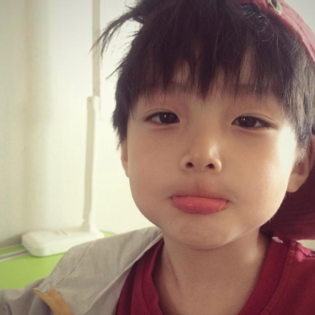 半夜偷吃火腿肠