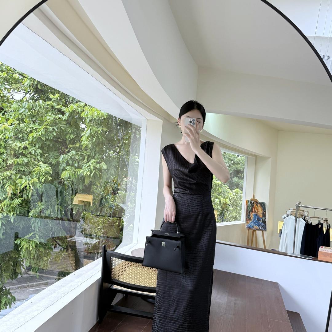瑞丽BoBo女装店