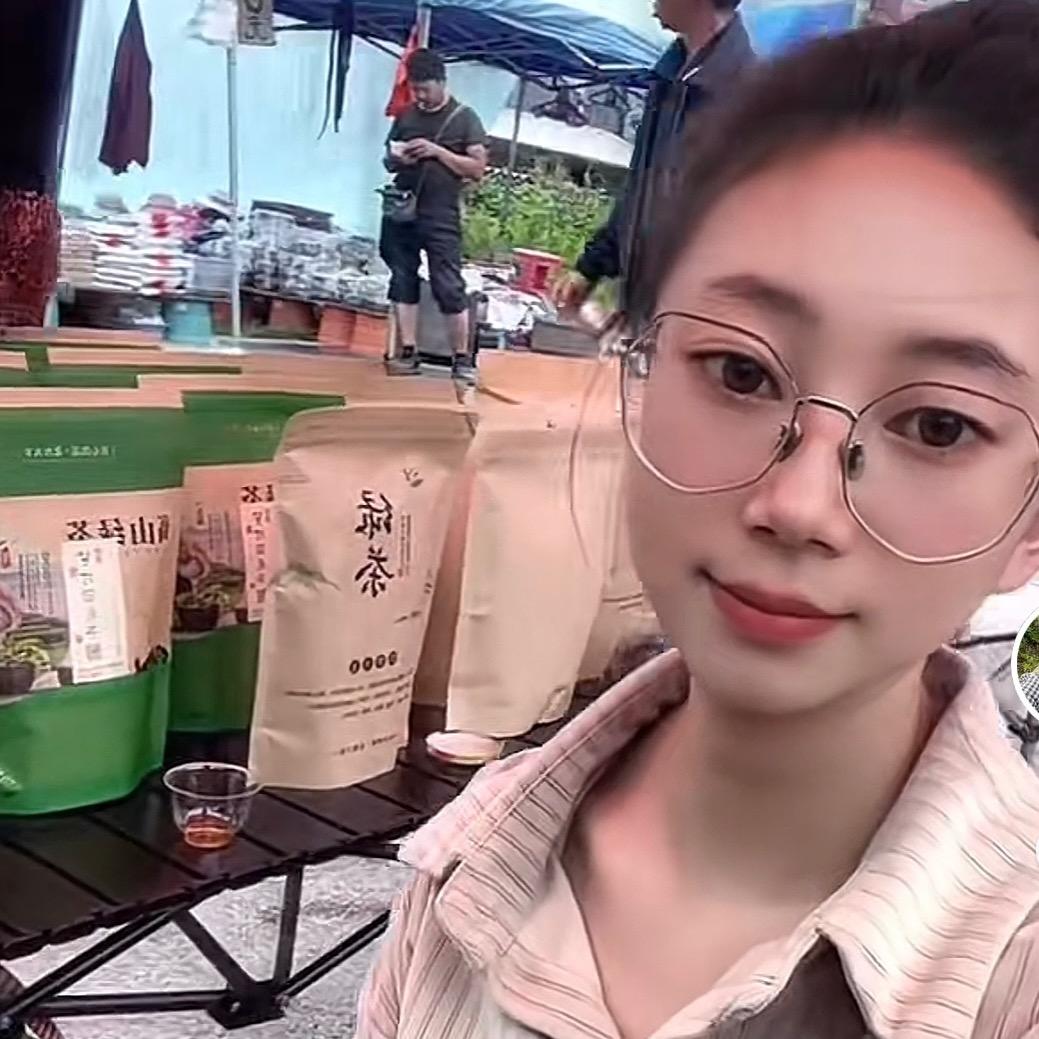 小 愛   （梁河回龙茶）