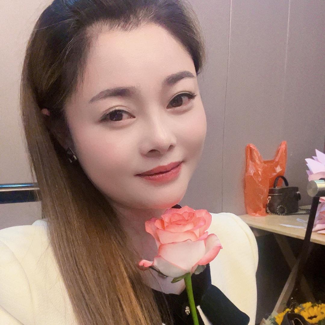 箐箐家味老板娘