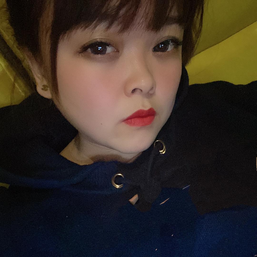D.💋