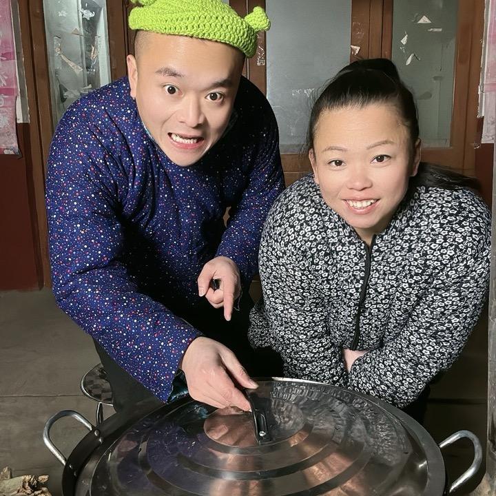 饭桶牙妹（中午12点开播）